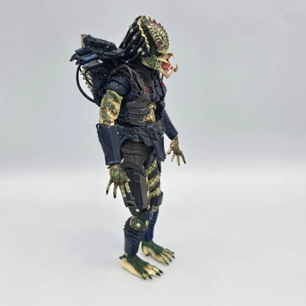 NECA Fugitive Predator Action Figure 8